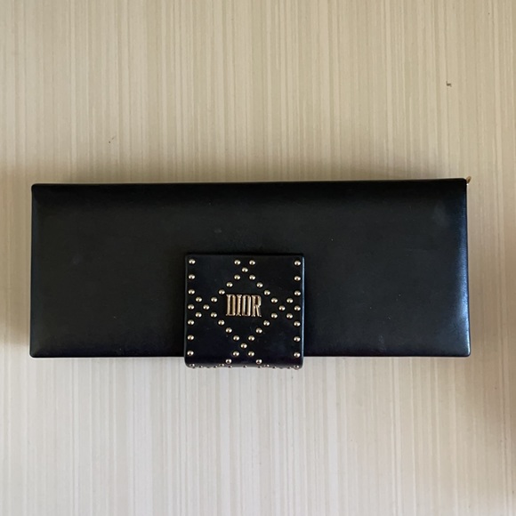 Dior Holiday edition leather eye and lip palette. - Picture 4 of 8